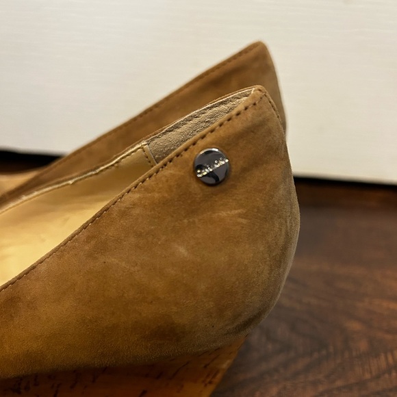 NEW Calvin Klein Shelley Peep Toe Suede Camel Tan Cork Comfort Wedge Shoe 7.5 M - Picture 8 of 10